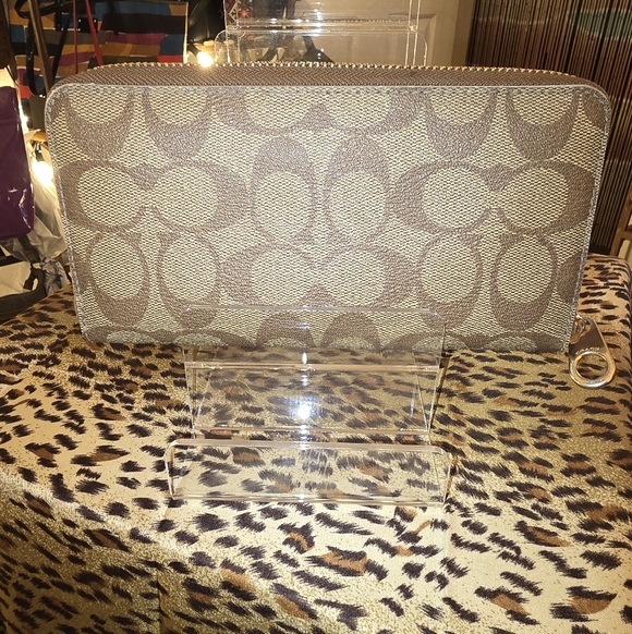 Coach Tan and Brown Signature Zip Wallet - Picture 2 of 8